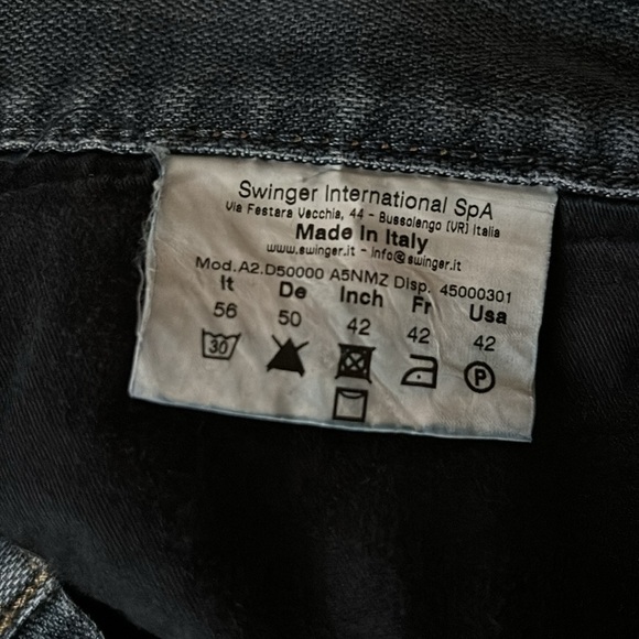 Byblos blue jeans.  Worn but in great shape. - Picture 6 of 6